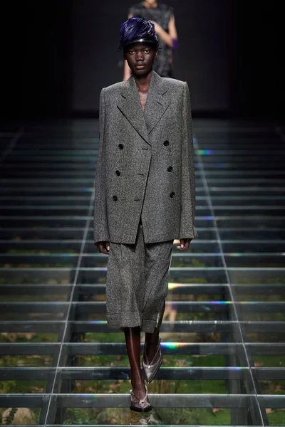 Look 3